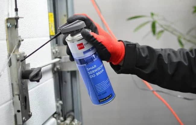 Jaki smar do bramy przesuwnej? Odkryj najlepsze rozwiązania dla trwałości