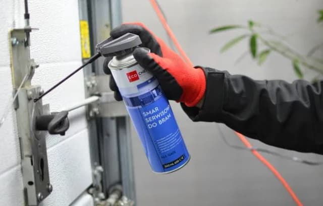 Jaki smar do bramy przesuwnej? Odkryj najlepsze rozwiązania dla trwałości