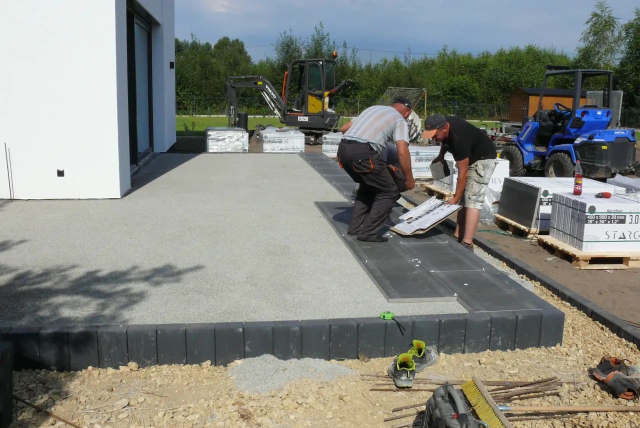 Alternatywy dla kostki brukowej na podjazd - tanie i estetyczne rozwiązania