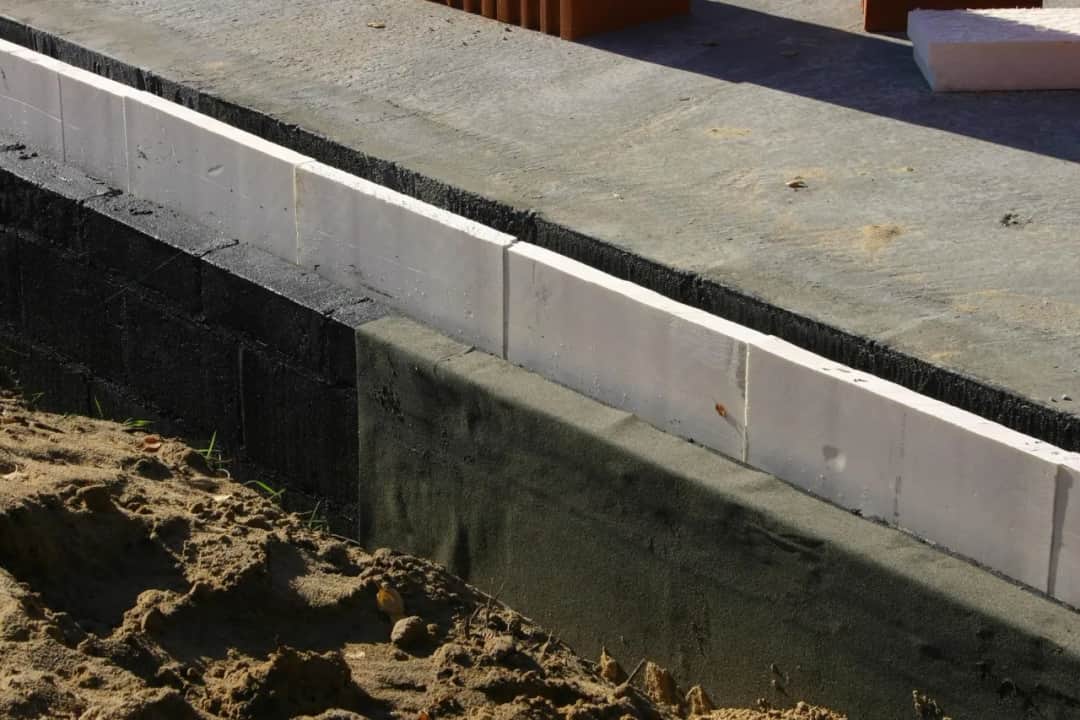 Jaki styrodur na fundamenty – wybierz najlepszy materiał na trudne warunki