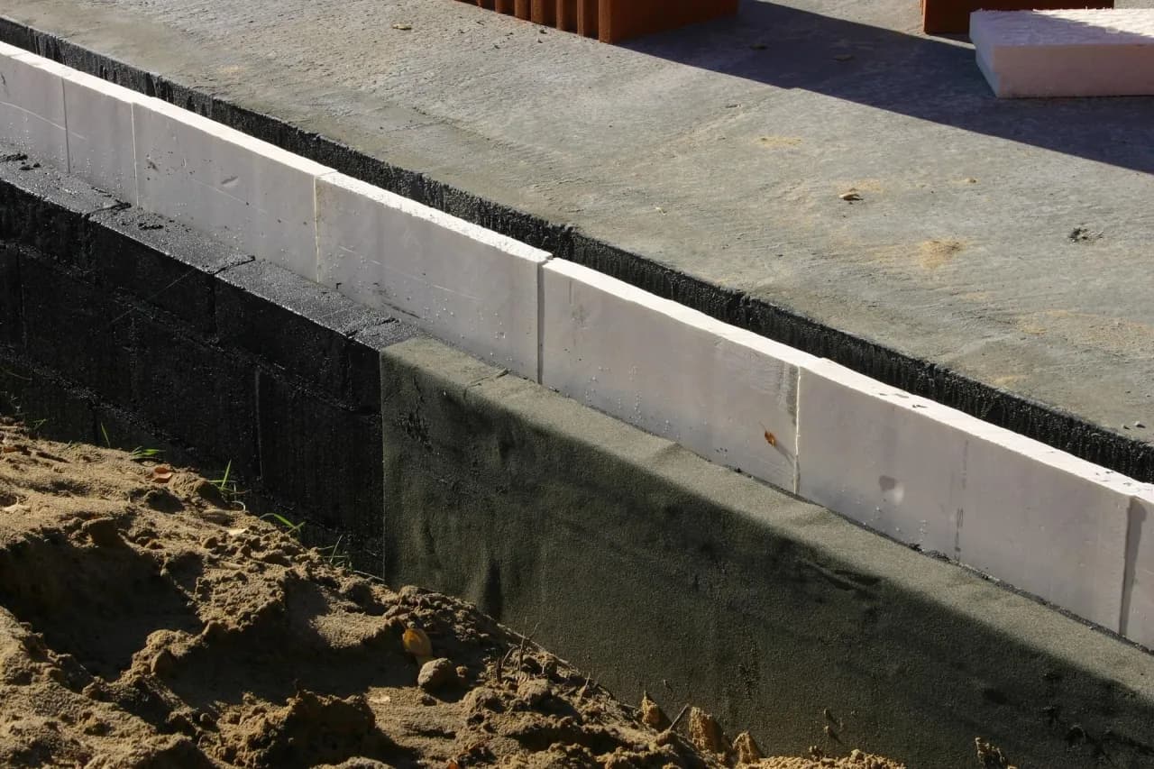 Jaki styrodur na fundamenty – wybierz najlepszy materiał na trudne warunki