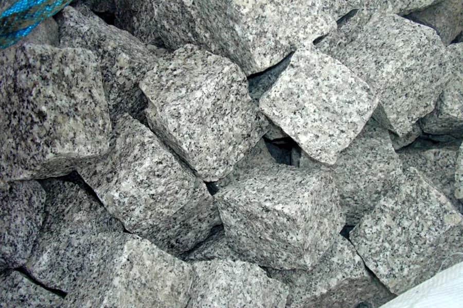 Jaka kostka granitowa na podjazd? Wybierz najlepszą opcję dla trwałości