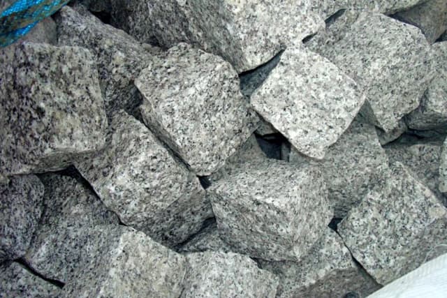 Jaka kostka granitowa na podjazd? Wybierz najlepszą opcję dla trwałości