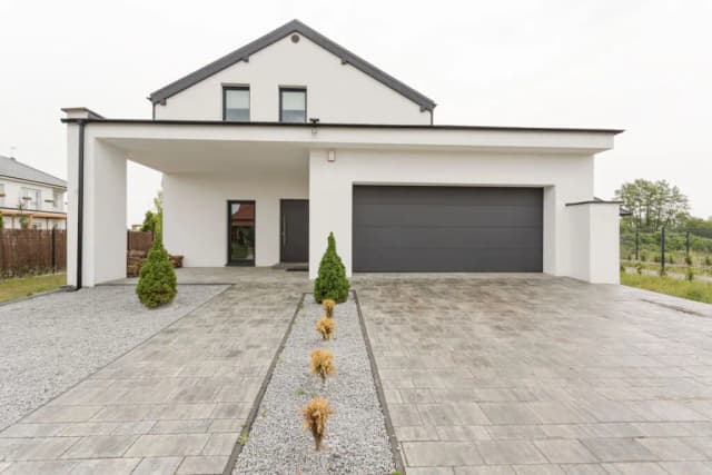 Jaki kamień na podjazd: wybierz idealny materiał do swojego domu