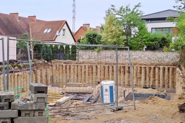 Ile stali na fundamenty? Oblicz dokładne zapotrzebowanie i koszty