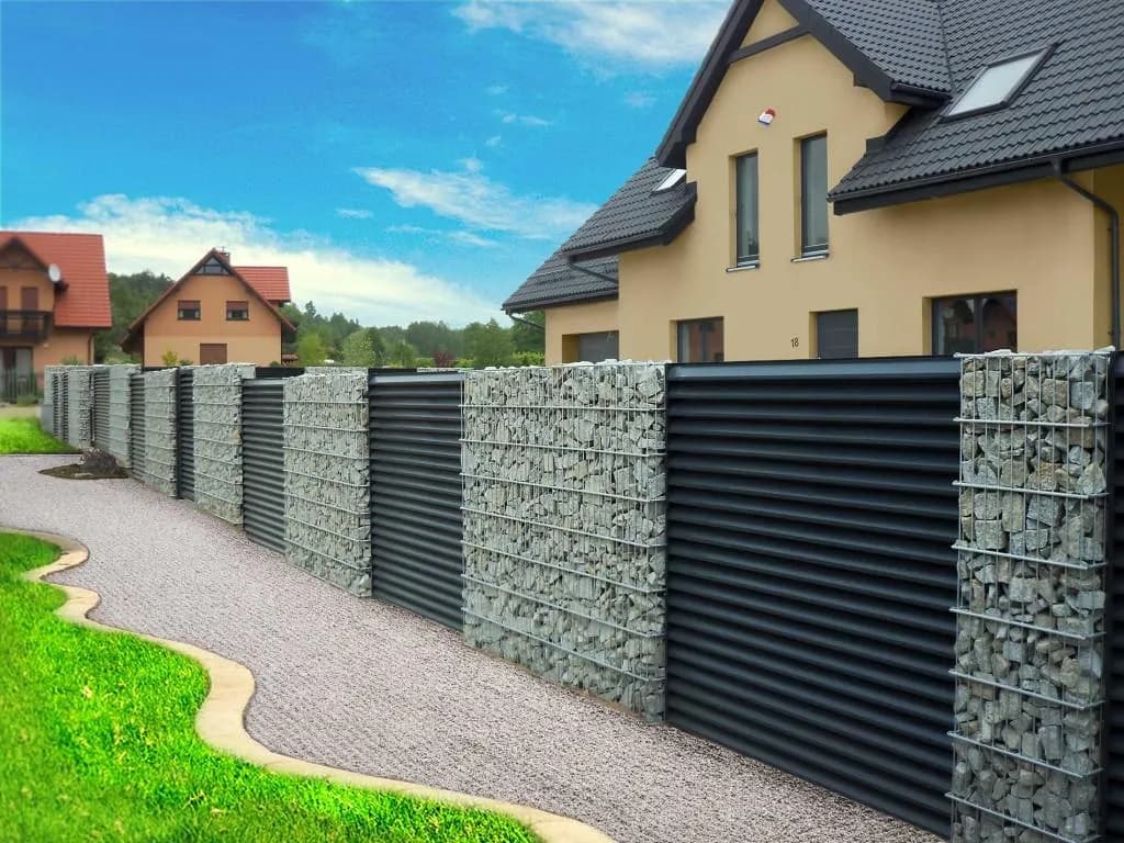 Ile kosztuje ogrodzenie działki 1000m2? Poznaj ceny i materiały